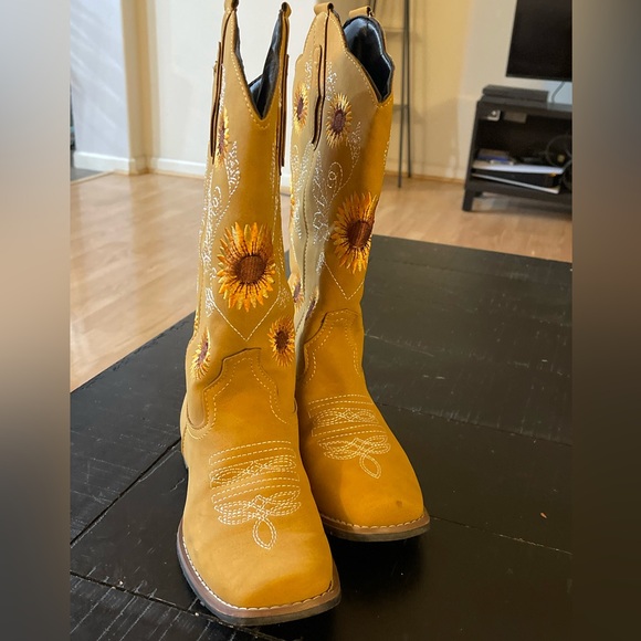 Women’s Sunflower Boots - Picture 3 of 4